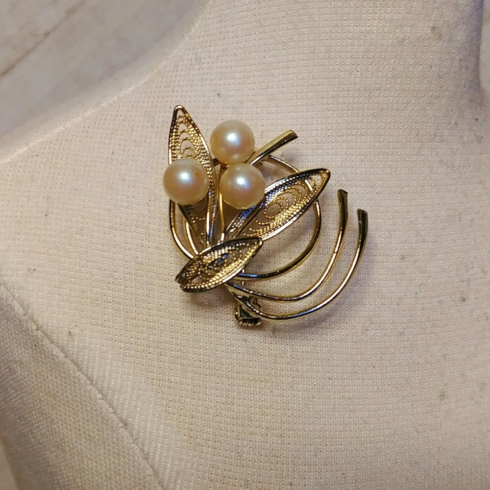 Vintage 60's Faux Pearl And Gold Tone Brooch Floral Filigree Design